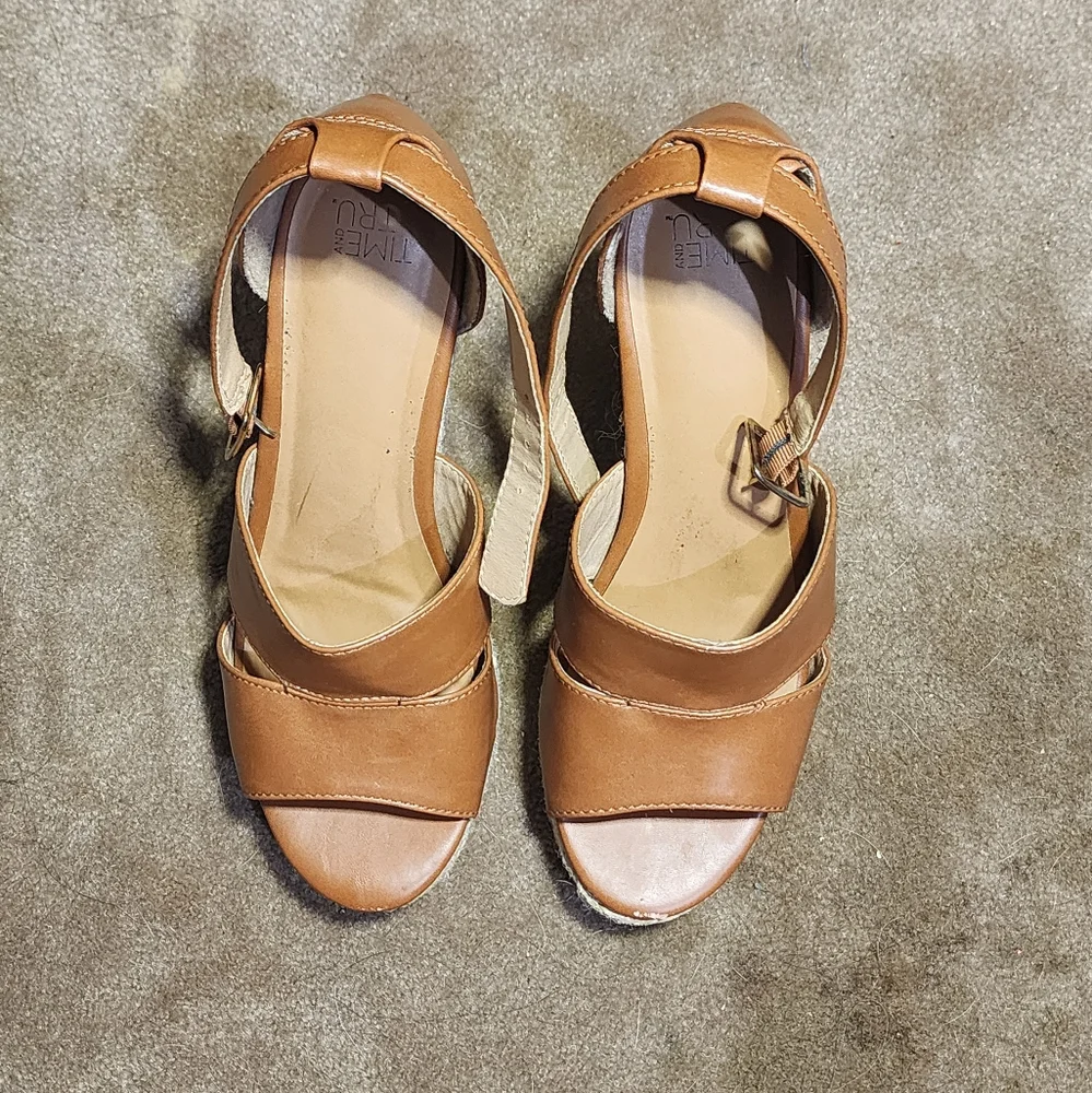 Women's Tan Wedge Sandals Sz 7.5 - Picture 3 of 11